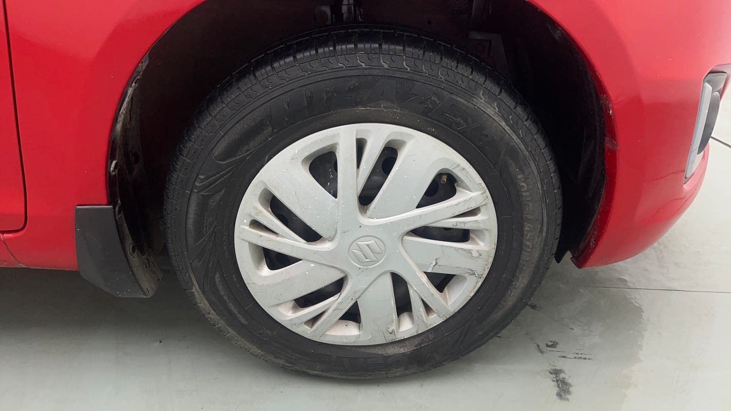 Used 2015 Maruti Suzuki Swift VXi Petrol Manual tyres RIGHT FRONT TYRE RIM VIEW