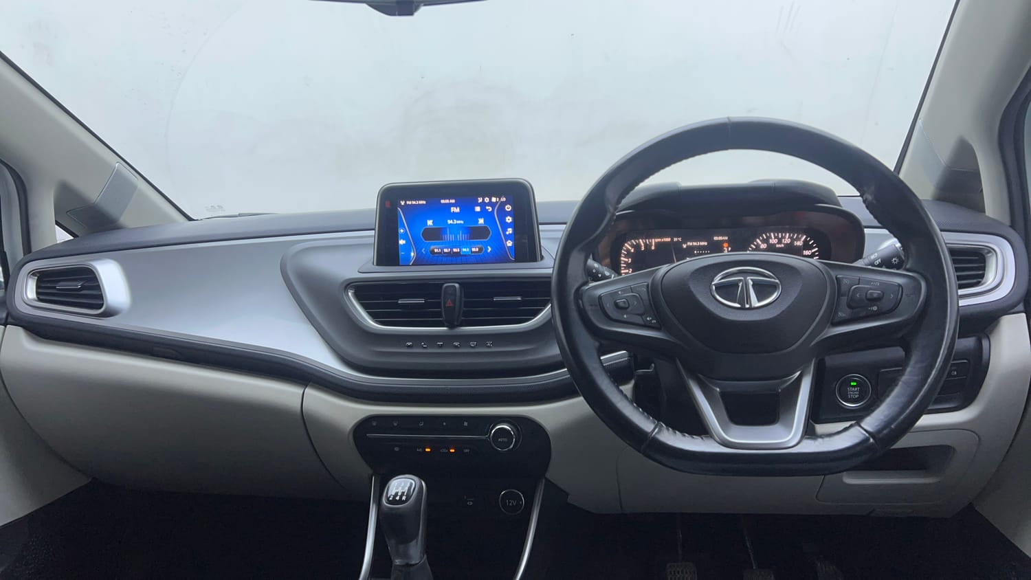 Used 2022 Tata Altroz XZ Plus Diesel Diesel Manual interior DASHBOARD VIEW