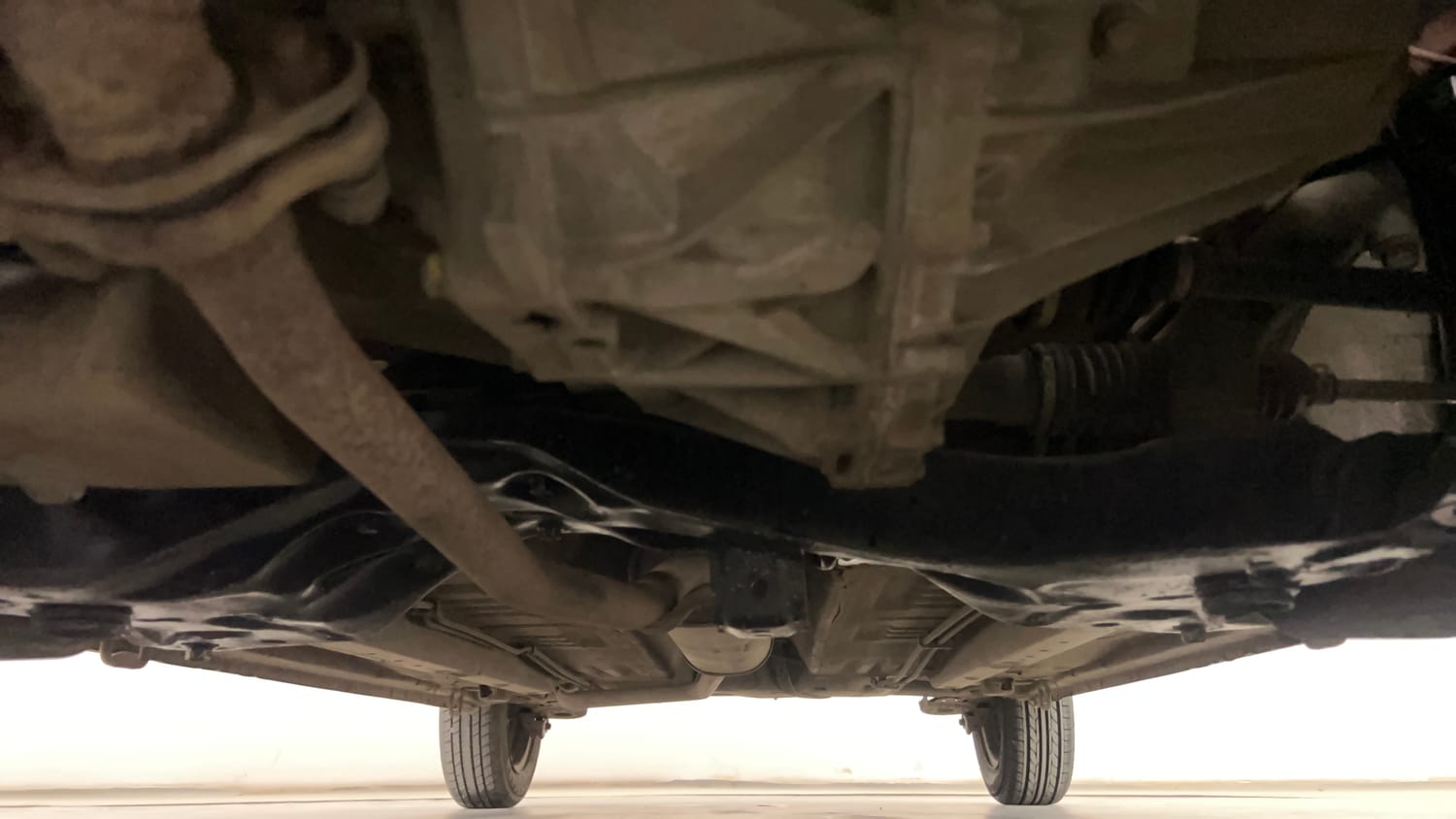 Used 2016 Maruti Suzuki Celerio ZXi AMT Petrol Automatic extra FRONT LEFT UNDERBODY VIEW