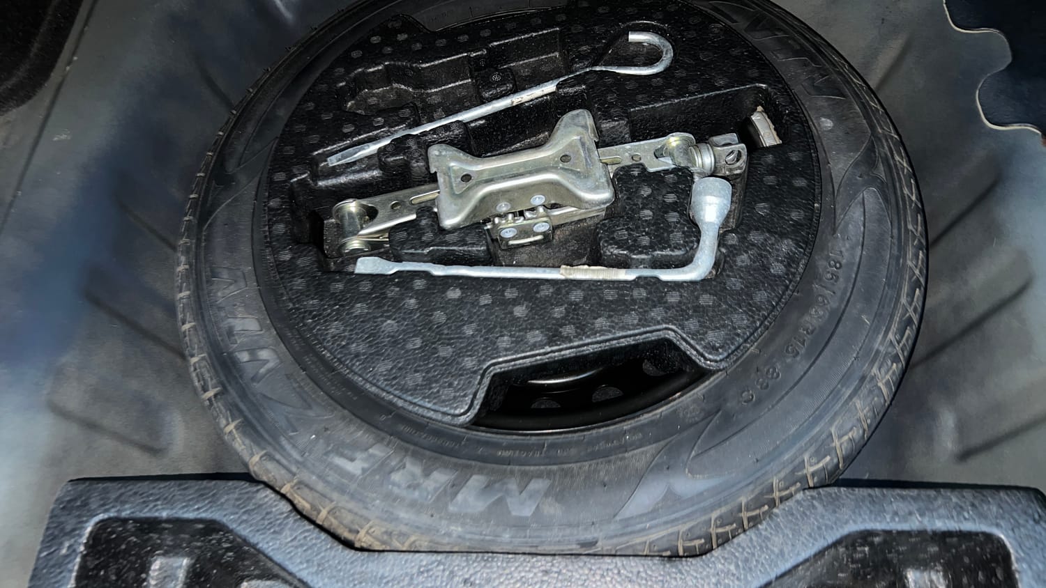 Used 2018 Maruti Suzuki Ciaz Zeta 1.4 AT Petrol Automatic tyres SPARE TYRE VIEW