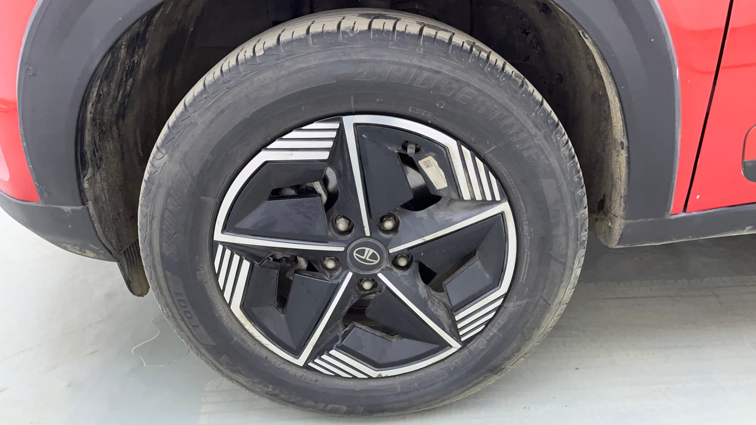 Used 2024 Tata Nexon Fearless Plus S 1.2 Revotron Petrol 6MT DT Petrol Manual tyres LEFT FRONT TYRE RIM VIEW