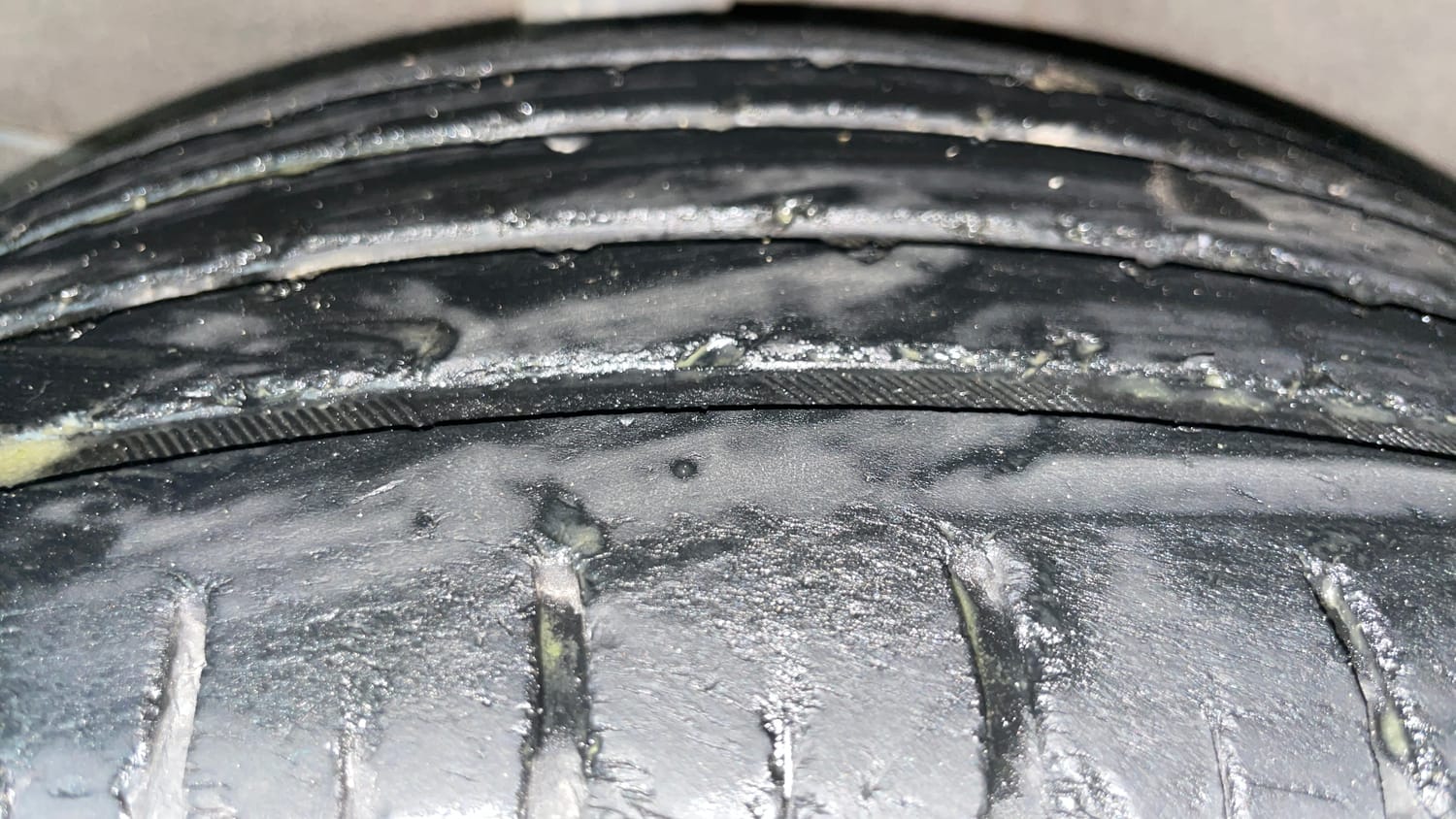 Used 2020 Kia Sonet GTX Plus 1.0 DCT Petrol Automatic tyres RIGHT REAR TYRE TREAD VIEW