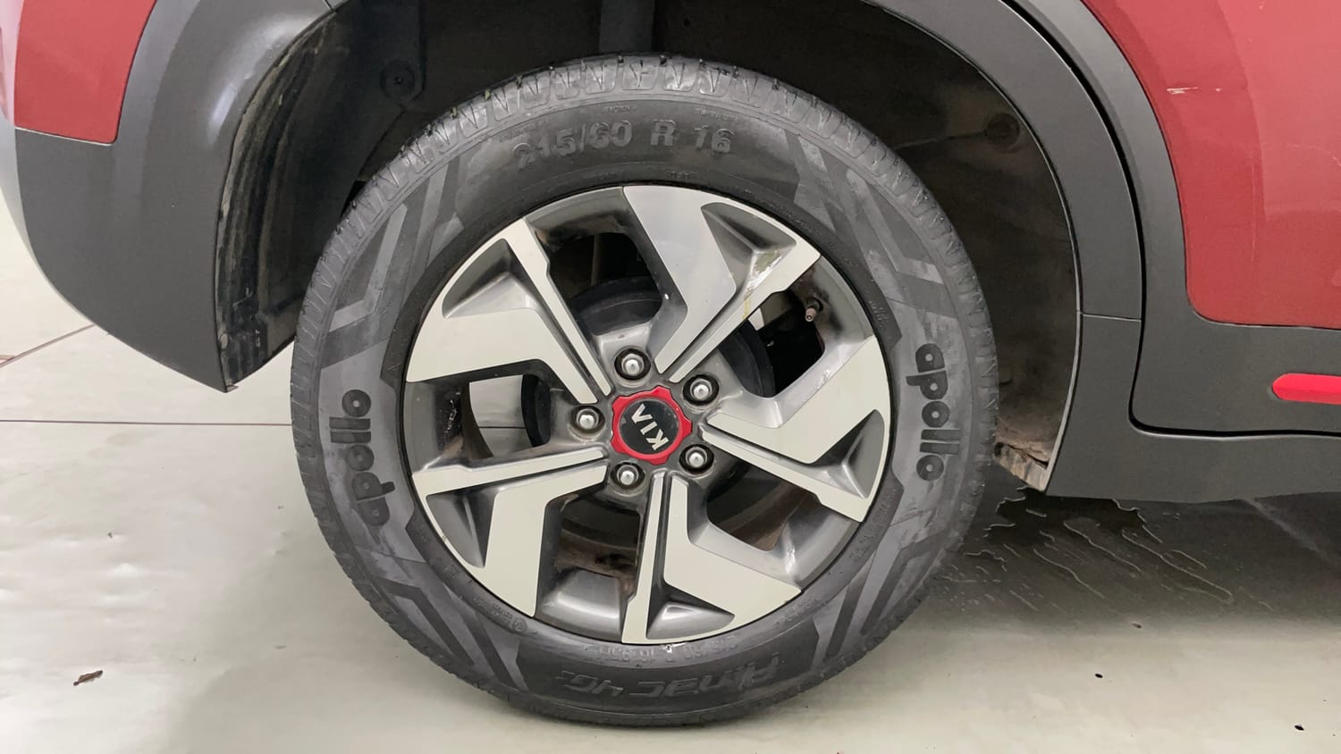Used 2020 Kia Sonet GTX Plus 1.0 DCT Petrol Automatic tyres RIGHT REAR TYRE RIM VIEW