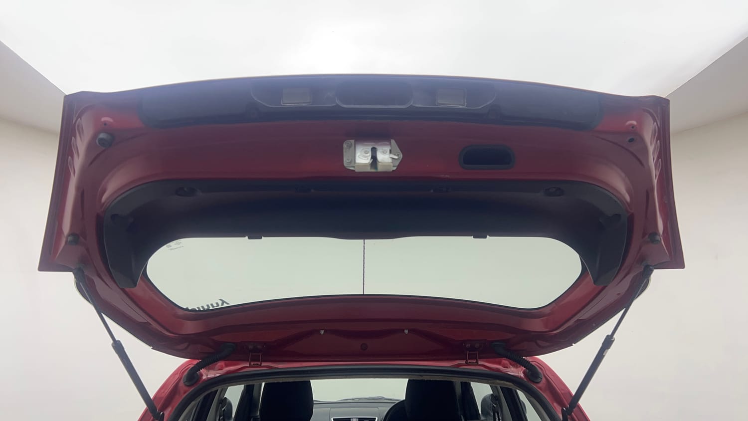 Used 2015 Maruti Suzuki Swift VXi Petrol Manual interior DICKY DOOR OPEN VIEW