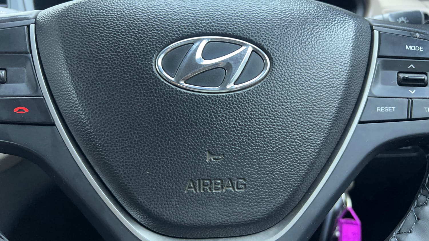 Used 2014 Hyundai Elite i20 Sportz 1.2 Petrol Manual top_features Airbags