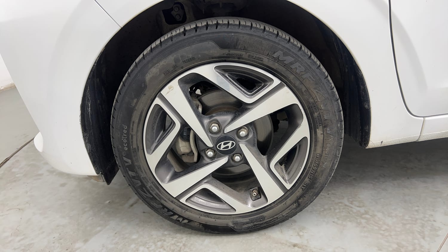 Used 2023 Hyundai Aura SX 1.2 CNG Cng Manual tyres LEFT FRONT TYRE RIM VIEW