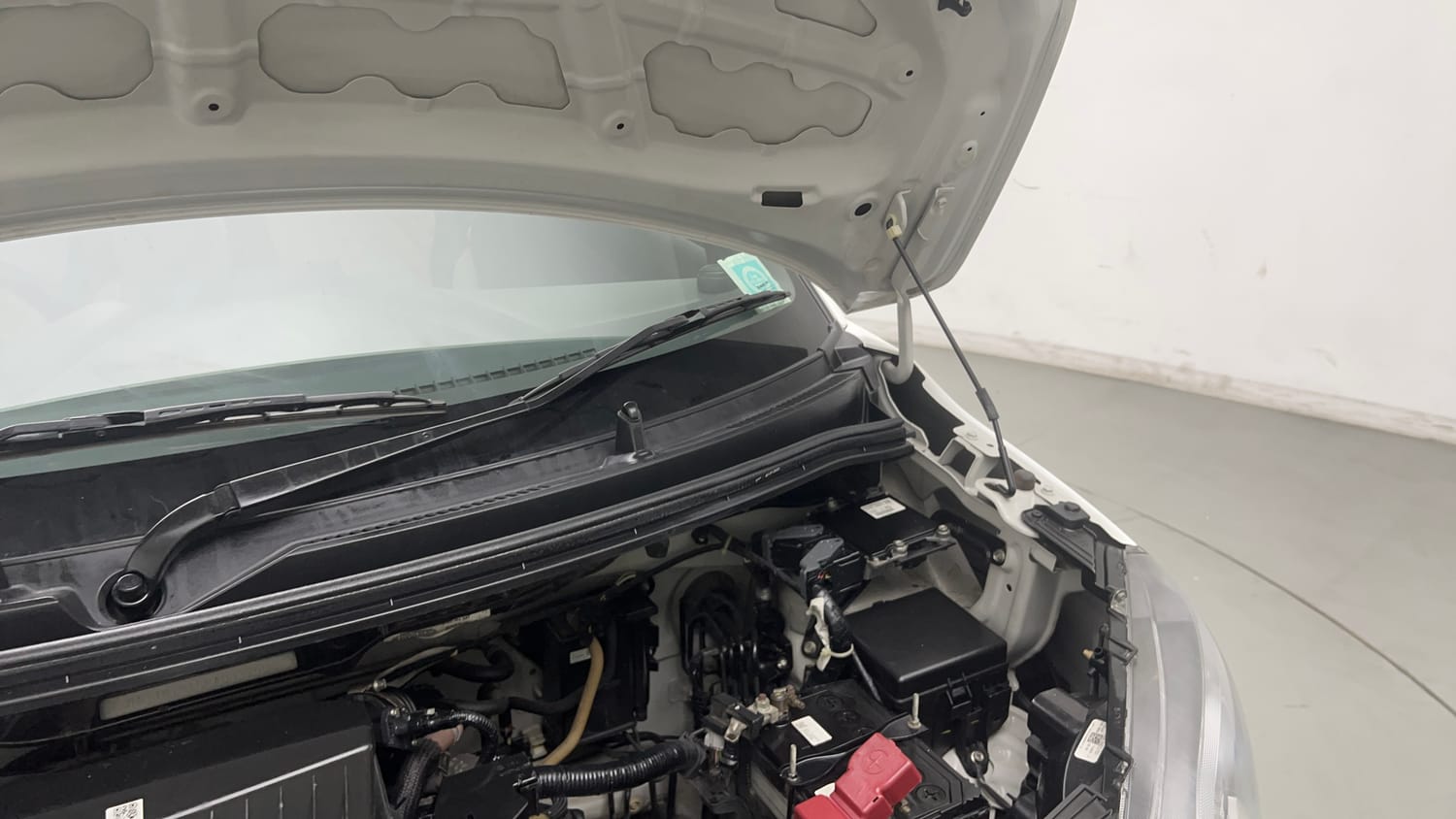 Used 2023 Maruti Suzuki Wagon R VXI 1.0 Petrol Manual engine ENGINE LEFT SIDE HINGE & APRON VIEW