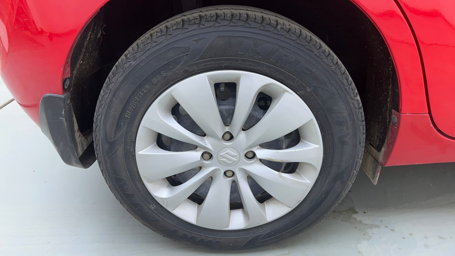 Used 2016 Maruti Suzuki Baleno Delta 1.2 AT Petrol Automatic tyres RIGHT REAR TYRE RIM VIEW
