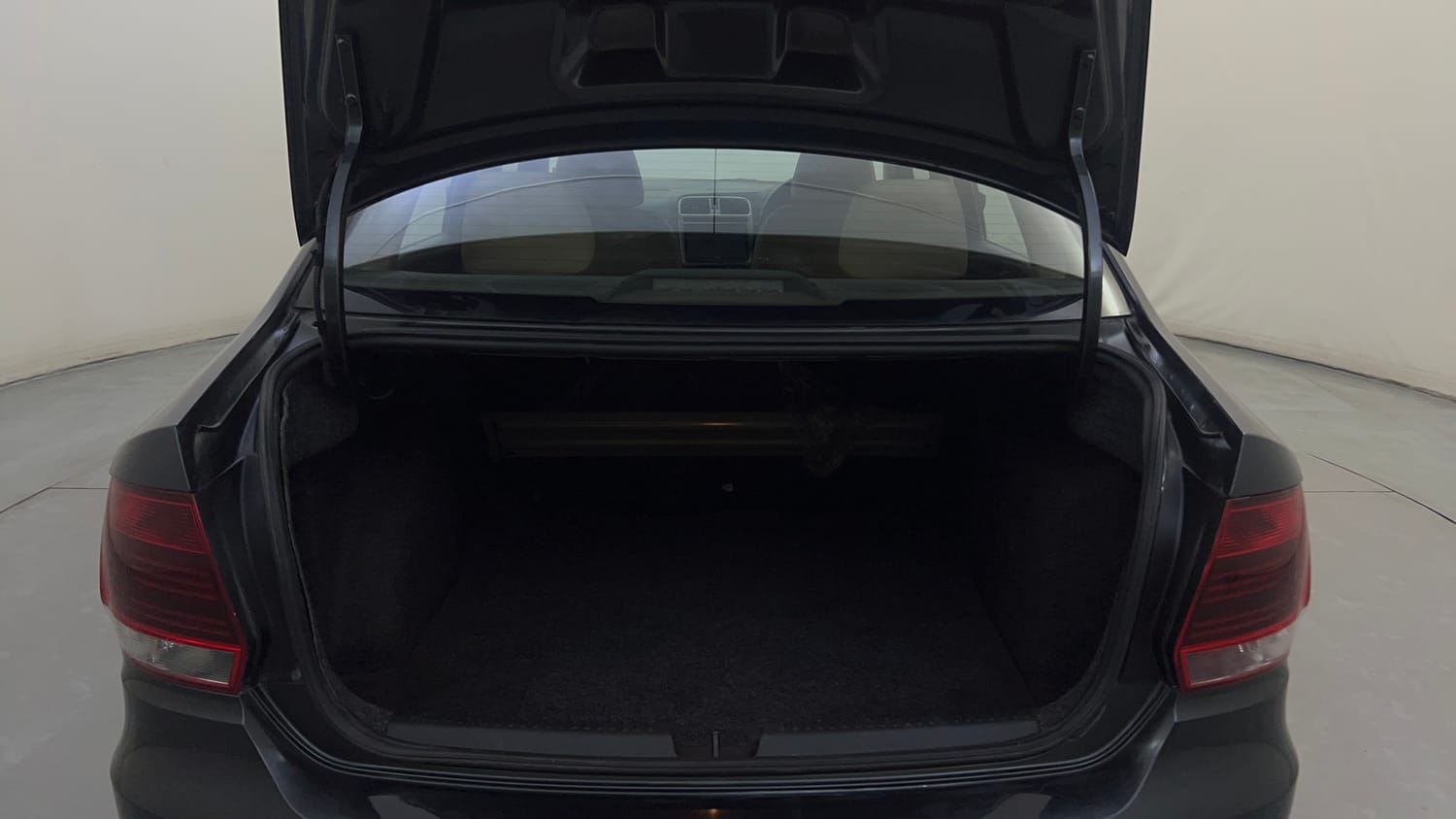 Used 2015 Volkswagen Vento Highline Diesel Diesel Manual interior DICKY INSIDE VIEW