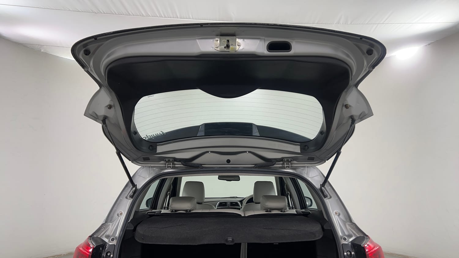 Used 2022 Maruti Suzuki S-Cross Alpha AT Petrol Automatic interior DICKY DOOR OPEN VIEW