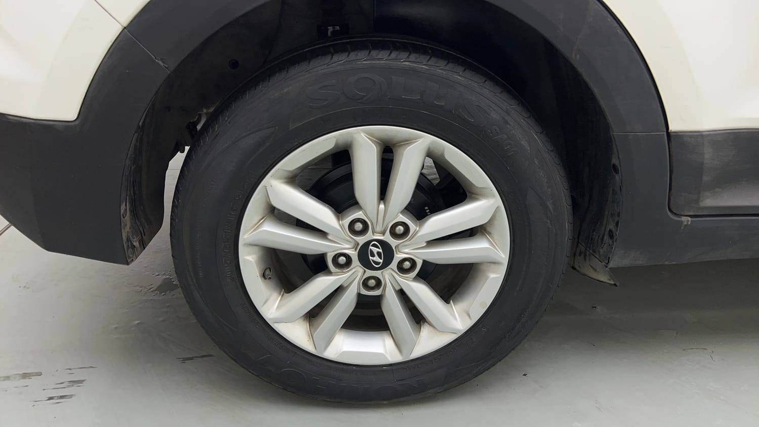 Used 2017 Hyundai Creta SX Plus 1.6  Petrol Petrol Manual tyres RIGHT REAR TYRE RIM VIEW