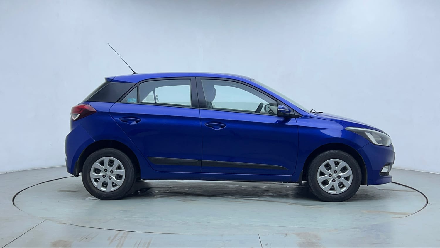 Used 2014 Hyundai Elite i20 Sportz 1.2 Petrol Manual exterior RIGHT SIDE VIEW