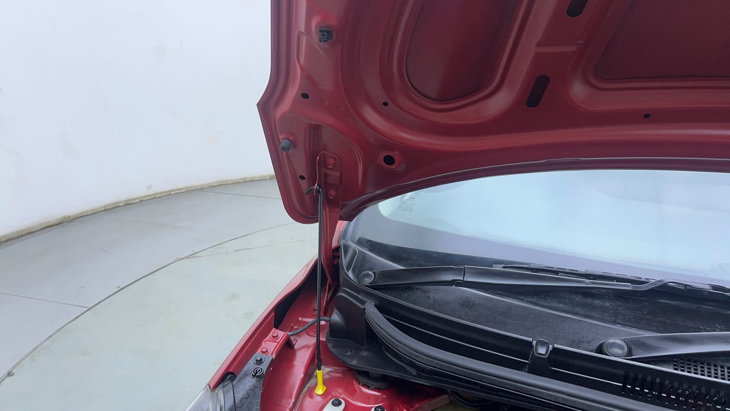 Used 2020 Hyundai Aura SX 1.2 Petrol Petrol Manual engine ENGINE RIGHT SIDE HINGE & APRON VIEW