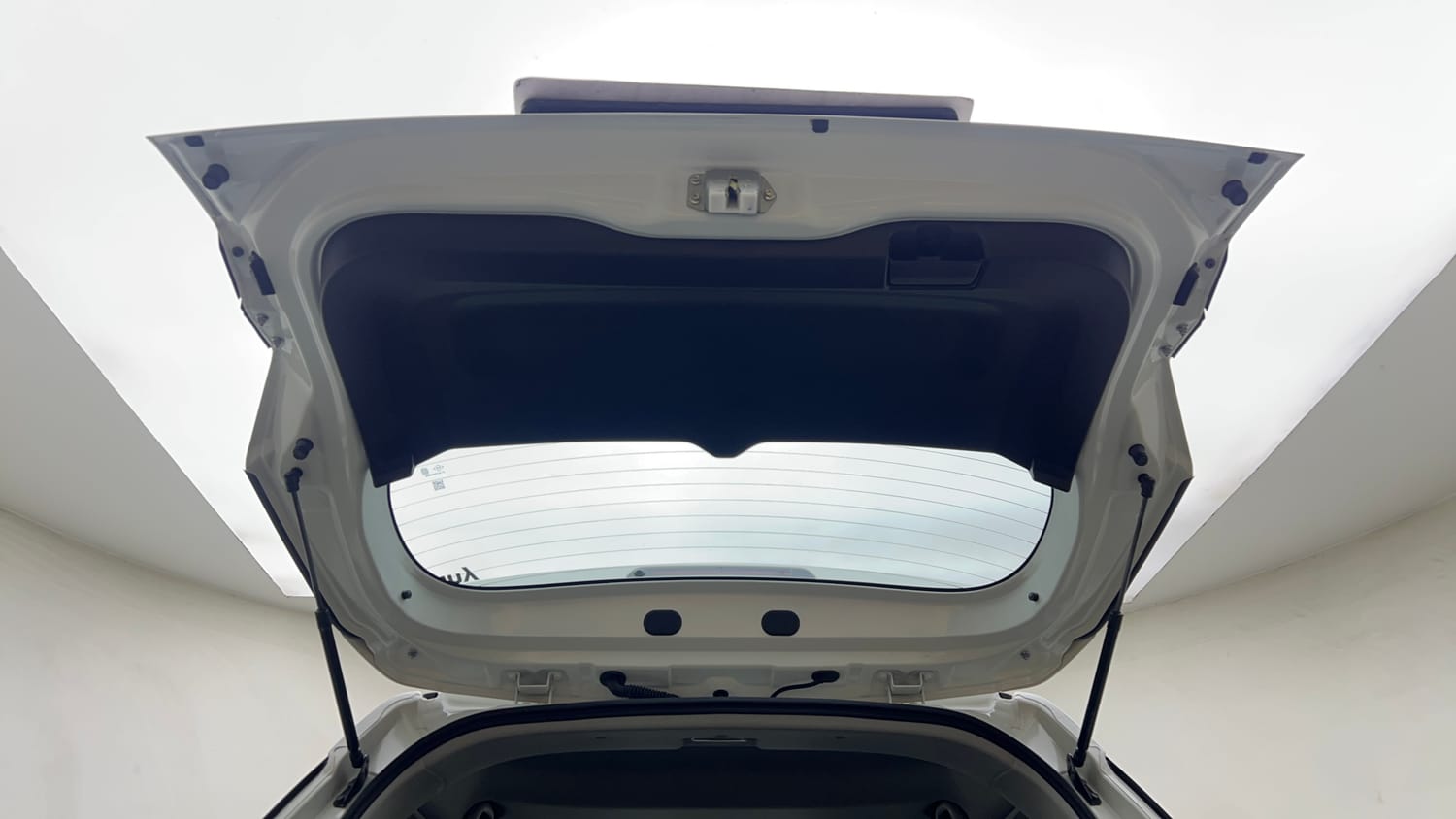 Used 2024 Maruti Suzuki Brezza ZXi Petrol Manual interior DICKY DOOR OPEN VIEW