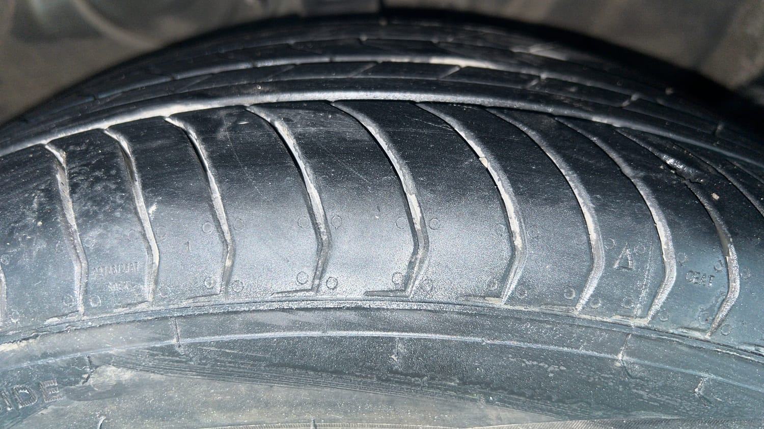 Used 2022 Kia Seltos X Line 1.5 Diesel AT Diesel Automatic tyres RIGHT FRONT TYRE TREAD VIEW