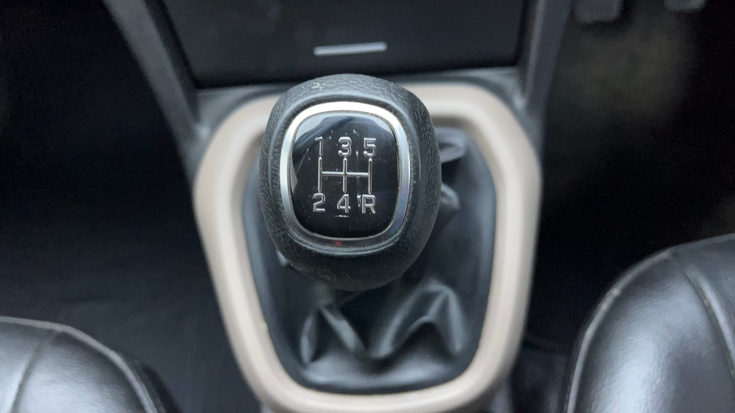 Used 2015 Hyundai Xcent S 1.2 (O) Petrol Manual interior GEAR  KNOB VIEW