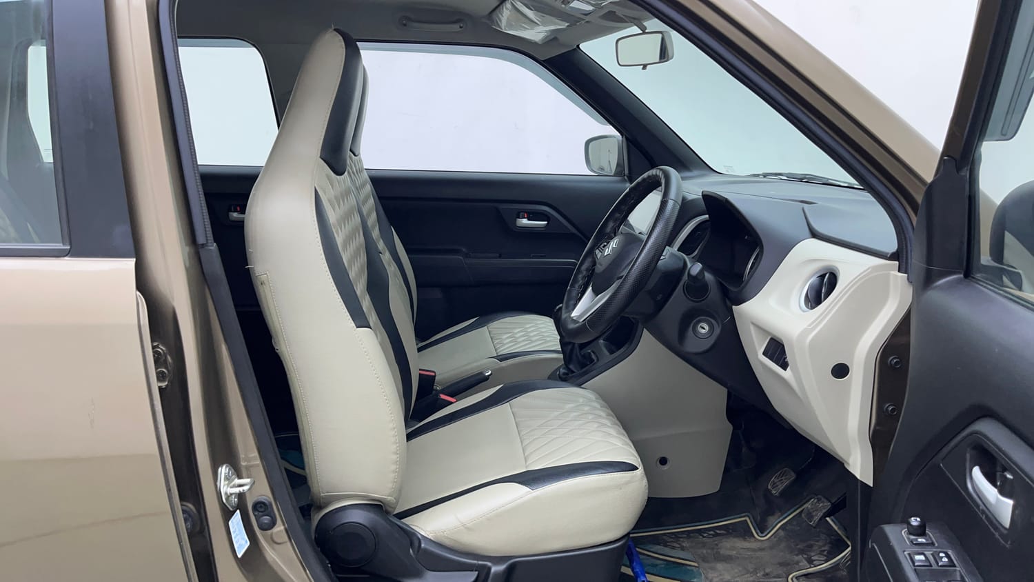 Used 2022 Maruti Suzuki Wagon R ZXi 1.2 Petrol Manual interior RIGHT SIDE FRONT DOOR CABIN VIEW