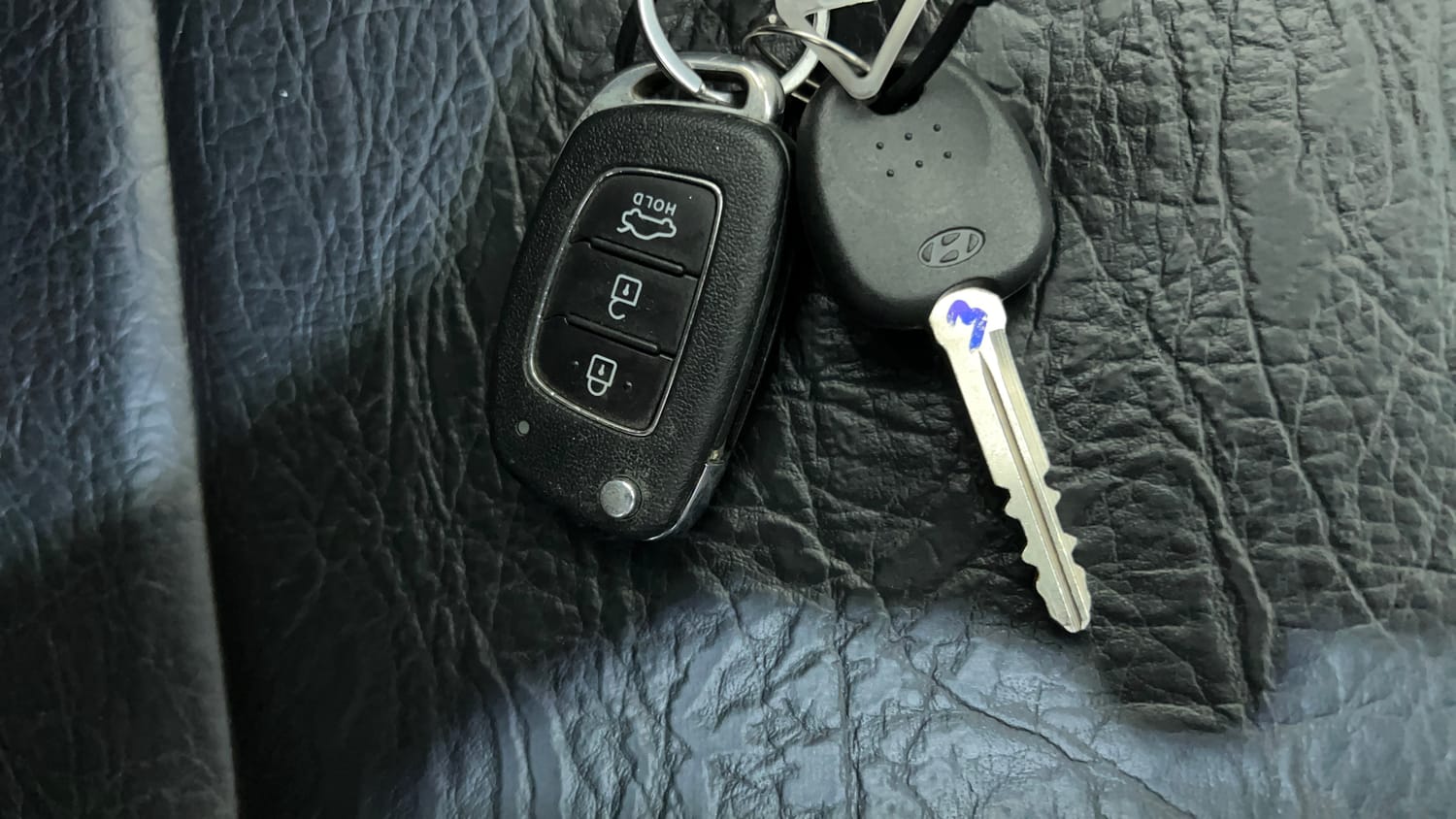 Used 2020 Hyundai Grand i10 Nios Sportz Petrol+cng(outside fitted) Cng Manual extra CAR KEY VIEW