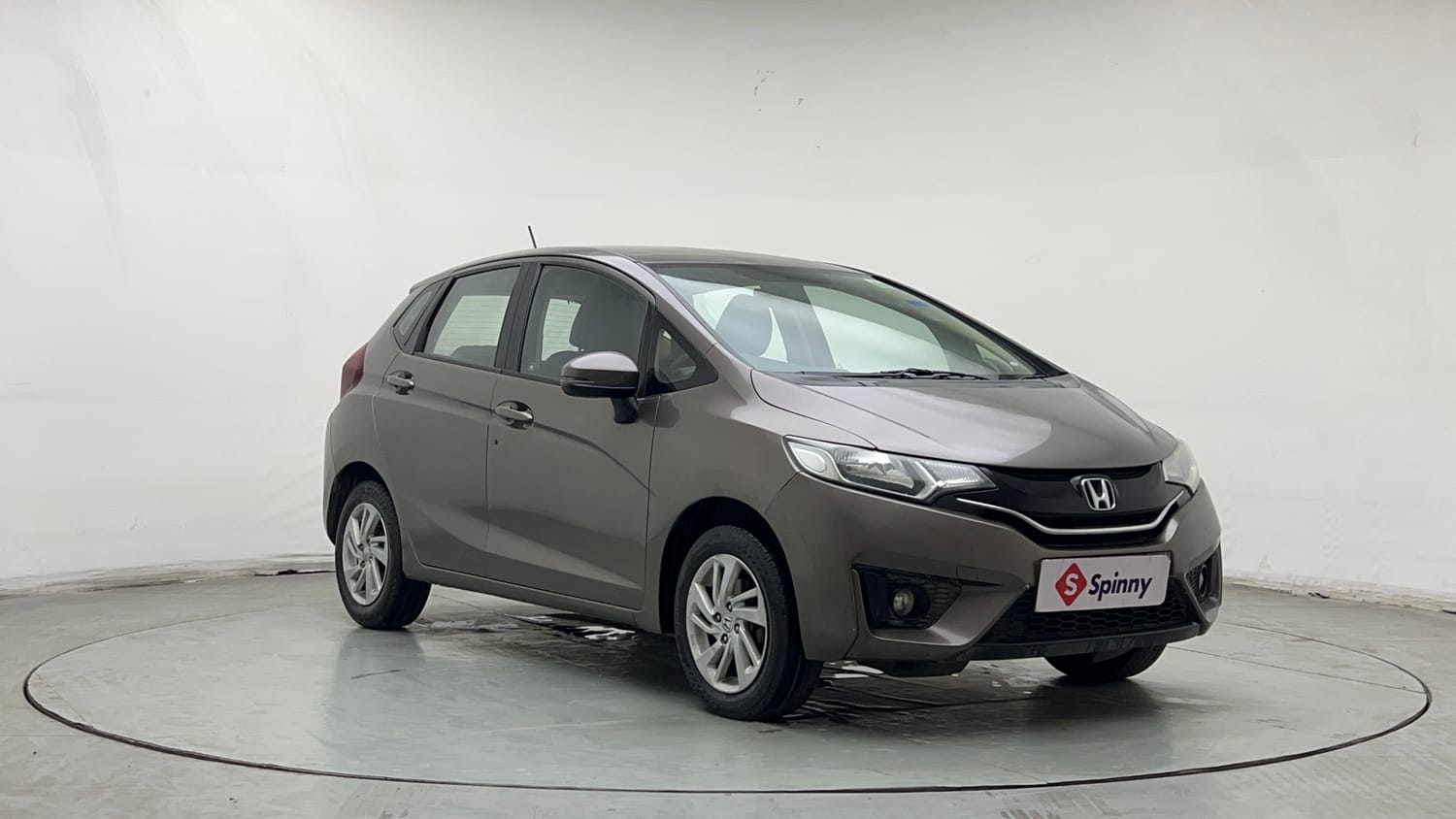 Used 2015 Honda Jazz V AT Petrol Petrol Automatic exterior RIGHT FRONT CORNER VIEW