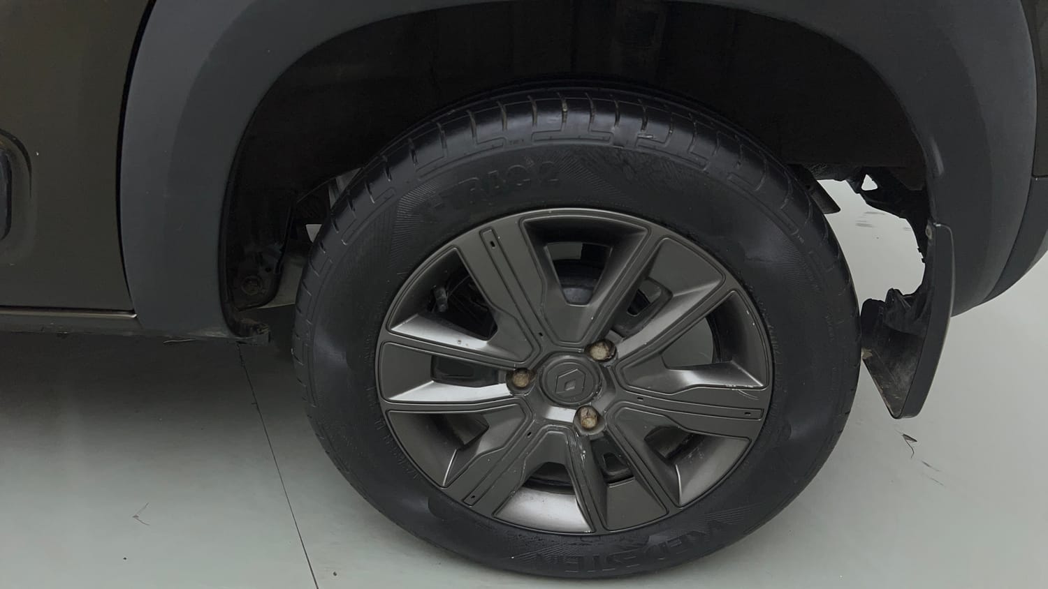 Used 2020 Renault Kwid CLIMBER 1.0 Petrol Manual tyres LEFT REAR TYRE RIM VIEW