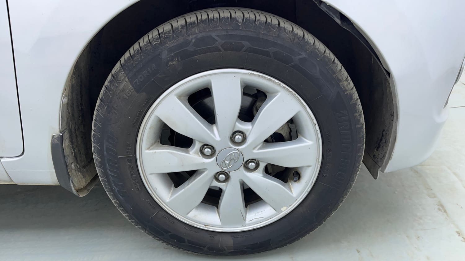 Used 2015 Hyundai Xcent S 1.2 (O) Petrol Manual tyres RIGHT FRONT TYRE RIM VIEW