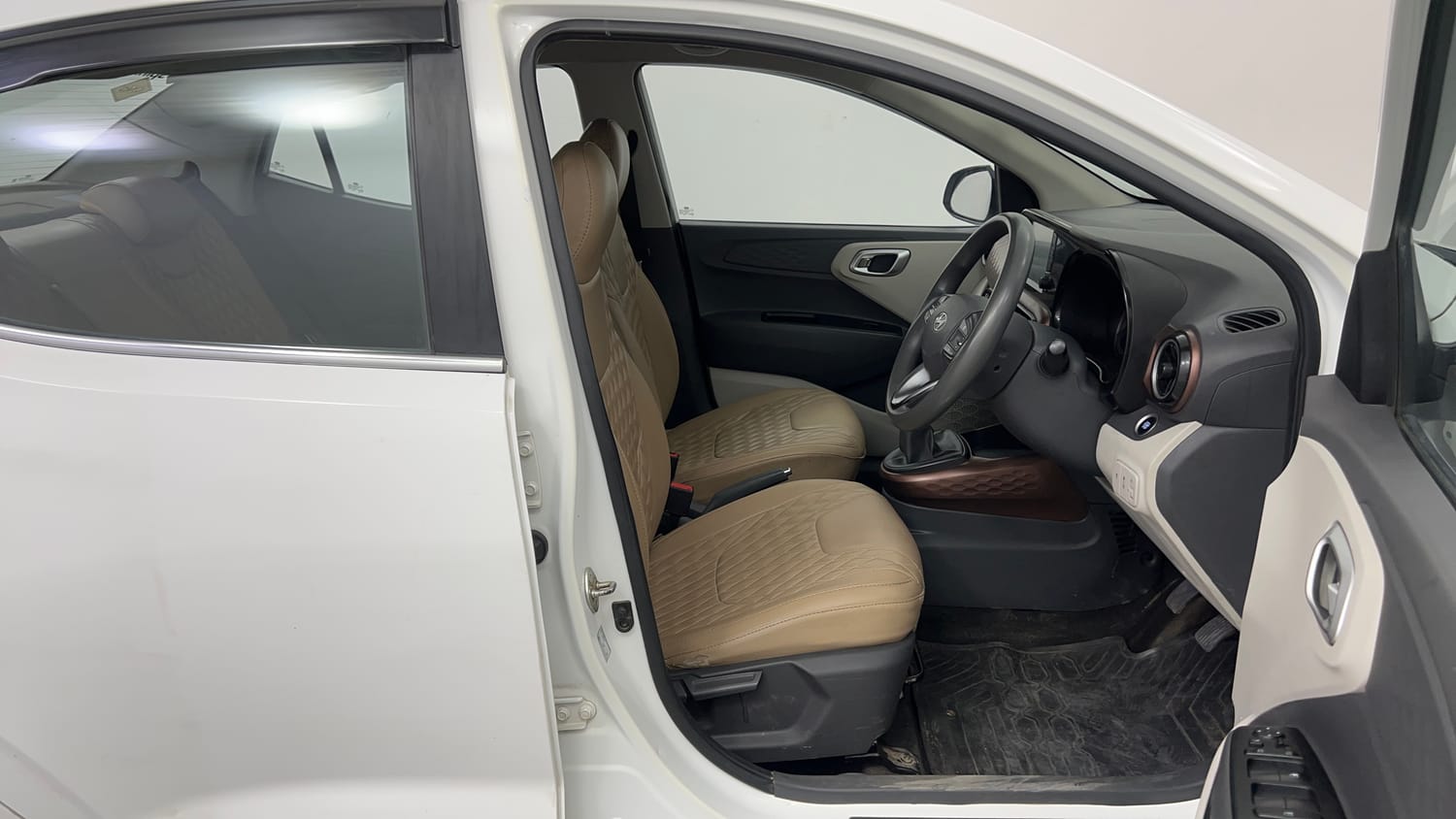 Used 2023 Hyundai Aura SX 1.2 CNG Cng Manual interior RIGHT SIDE FRONT DOOR CABIN VIEW