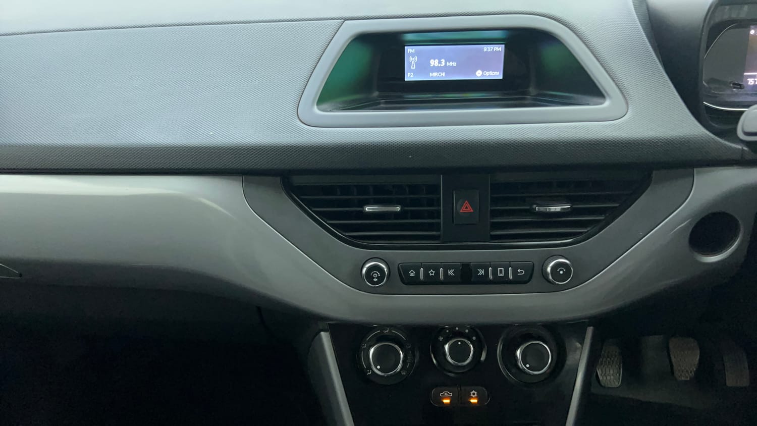 Used 2021 Tata Nexon XM Petrol Manual interior MUSIC SYSTEM & AC CONTROL VIEW