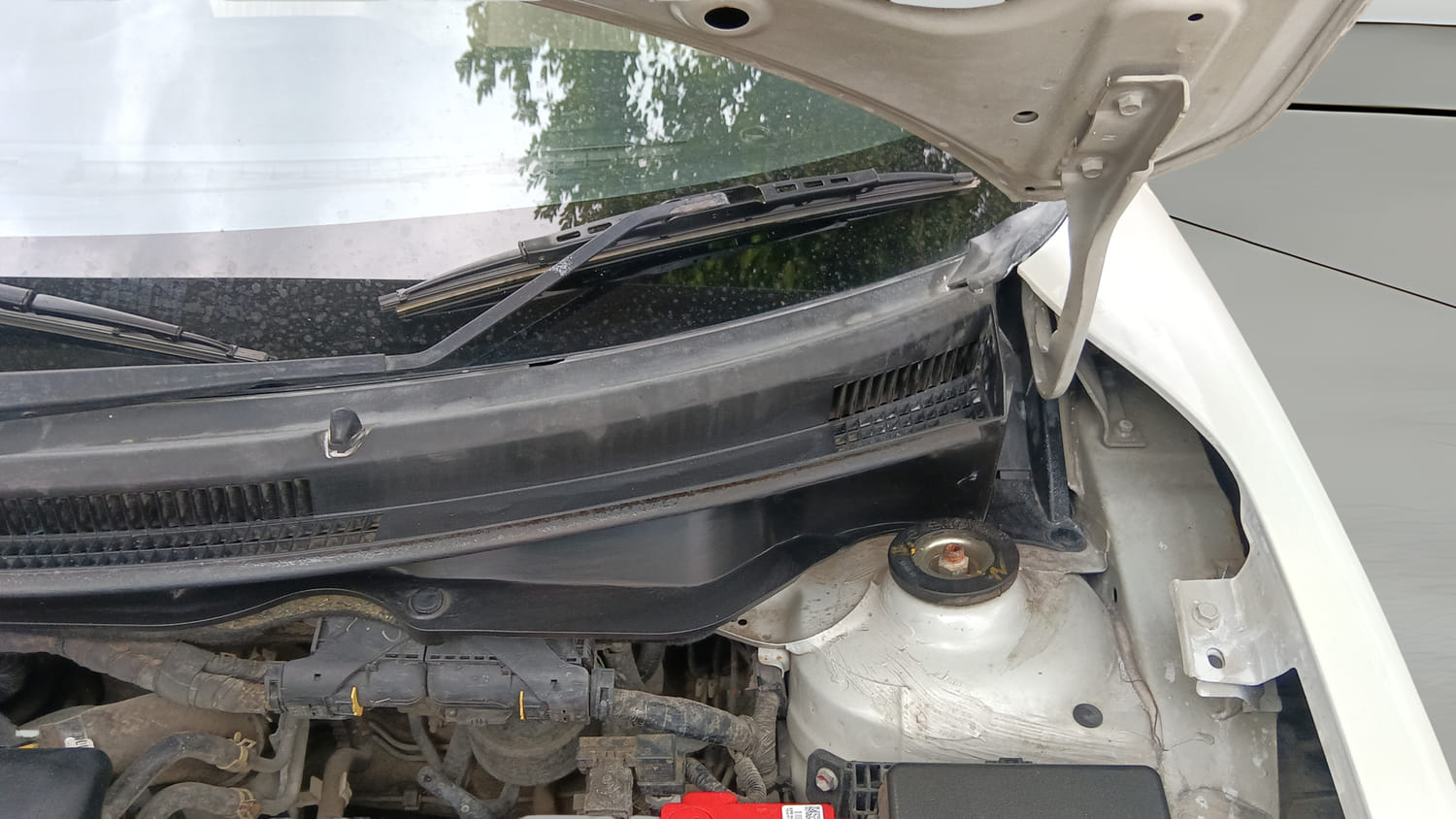 Used 2018 Maruti Suzuki Dzire VDi AMT Diesel Automatic engine ENGINE LEFT SIDE HINGE & APRON VIEW