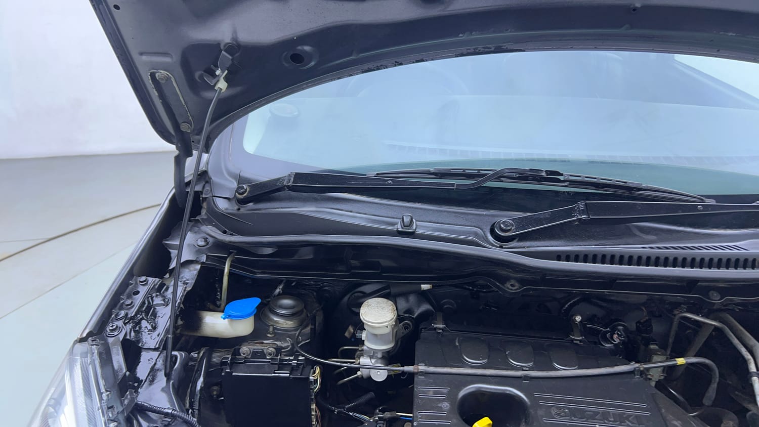 Used 2016 Maruti Suzuki Wagon R LXI CNG Cng Manual engine ENGINE RIGHT SIDE HINGE & APRON VIEW