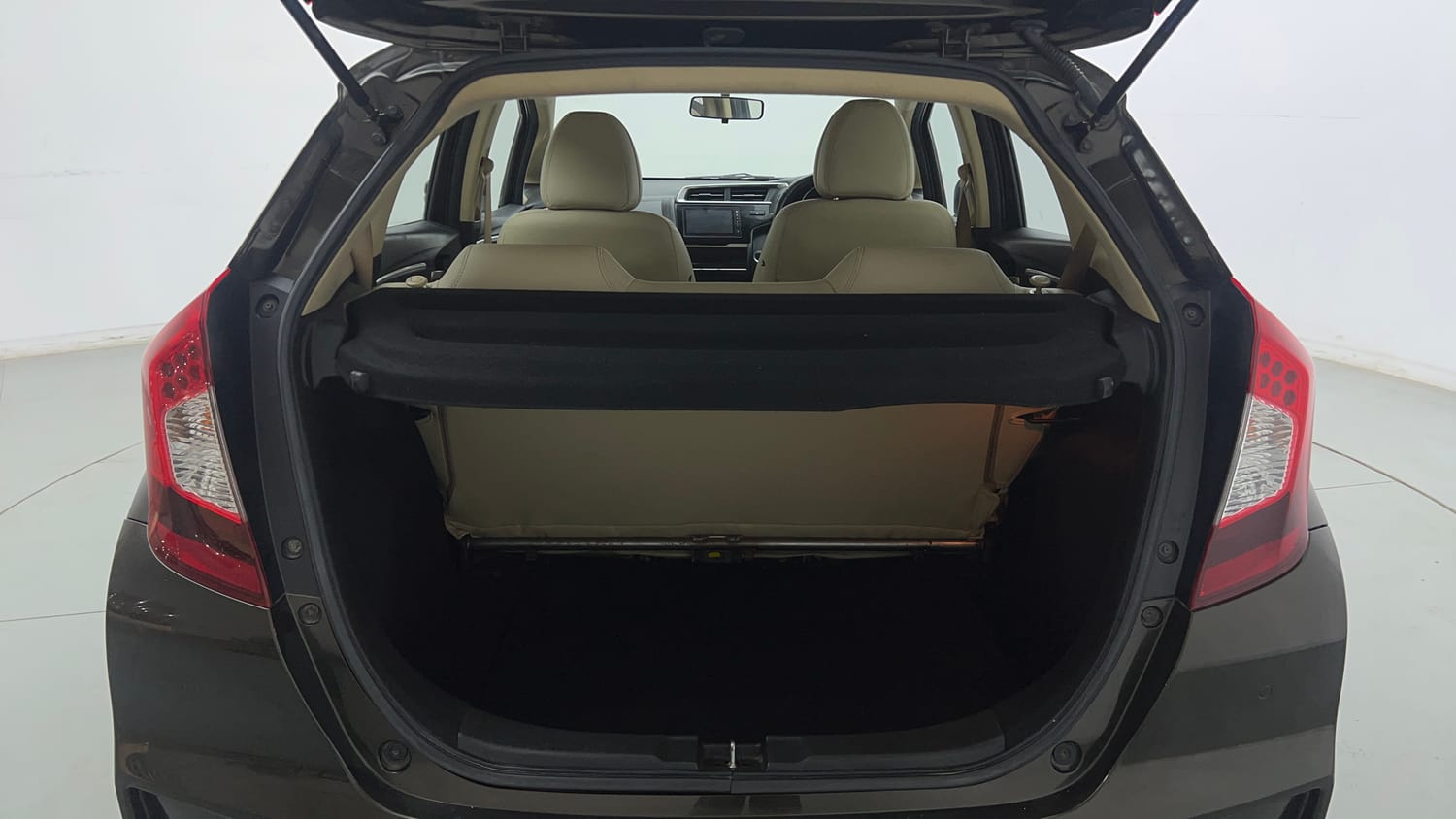 Used 2022 Honda Jazz VX CVT Petrol Automatic interior DICKY INSIDE VIEW