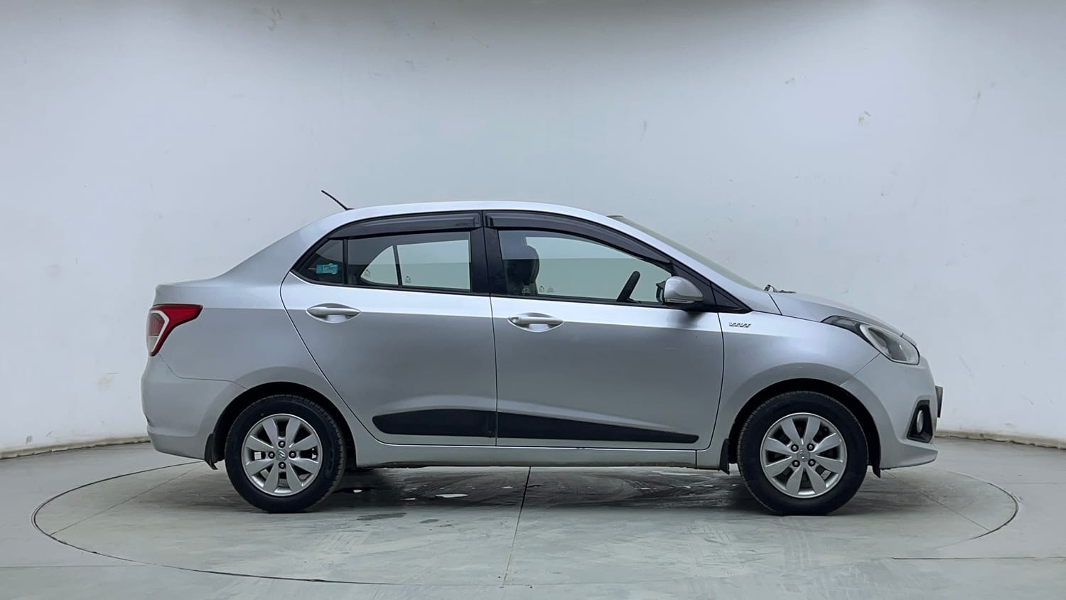 Used 2015 Hyundai Xcent S 1.2 (O) Petrol Manual exterior RIGHT SIDE VIEW