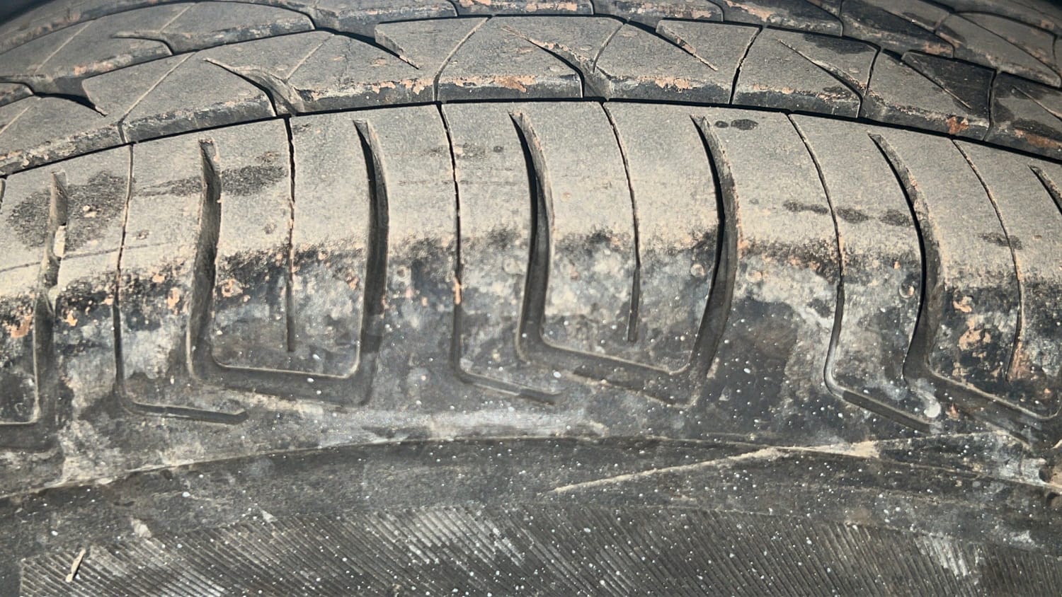 Used 2015 Honda City VX Petrol Manual tyres RIGHT REAR TYRE TREAD VIEW
