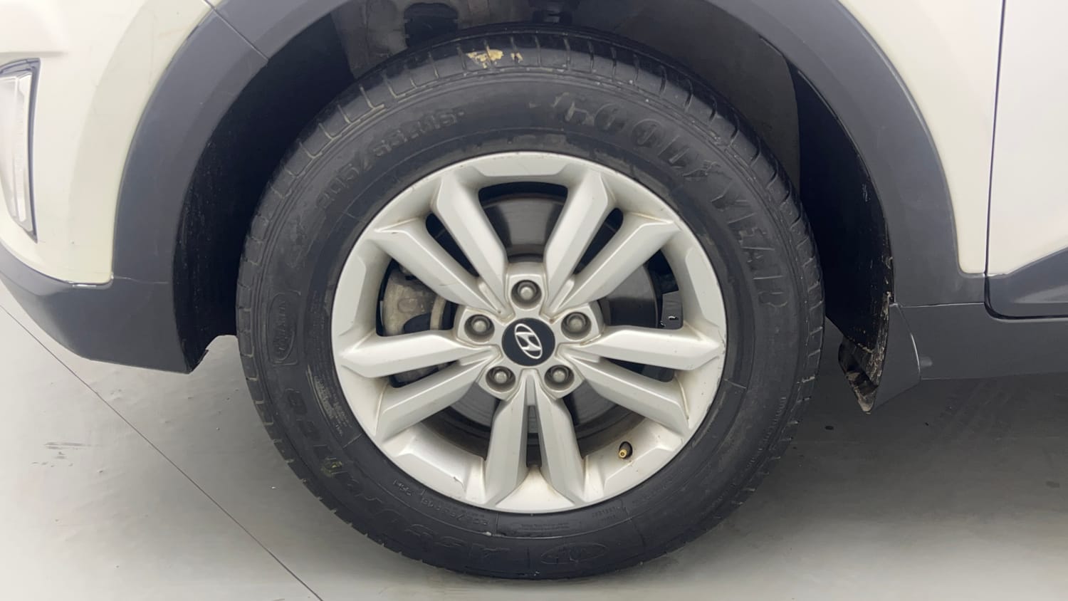 Used 2016 Hyundai Creta 1.6 SX Plus Petrol Petrol Manual tyres LEFT FRONT TYRE RIM VIEW