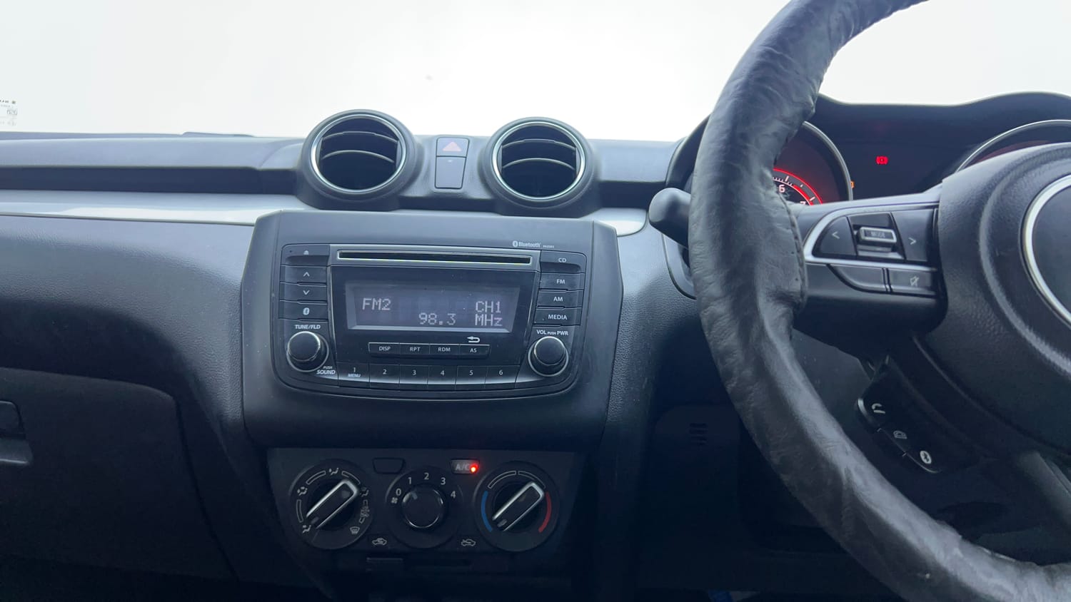 Used 2019 Maruti Suzuki Swift VXi AMT Petrol Automatic interior MUSIC SYSTEM & AC CONTROL VIEW