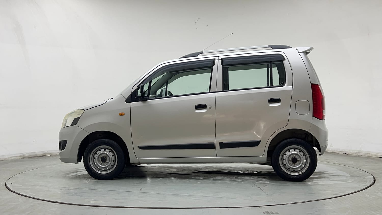 Used 2016 Maruti Suzuki Wagon R LXI Petrol Manual exterior LEFT SIDE VIEW