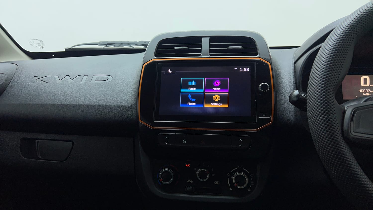 Used 2020 Renault Kwid CLIMBER 1.0 Petrol Manual top_features Touch screen infotainment system