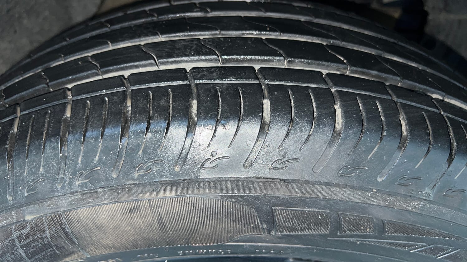 Used 2024 Maruti Suzuki Brezza ZXi Petrol Manual tyres RIGHT FRONT TYRE TREAD VIEW