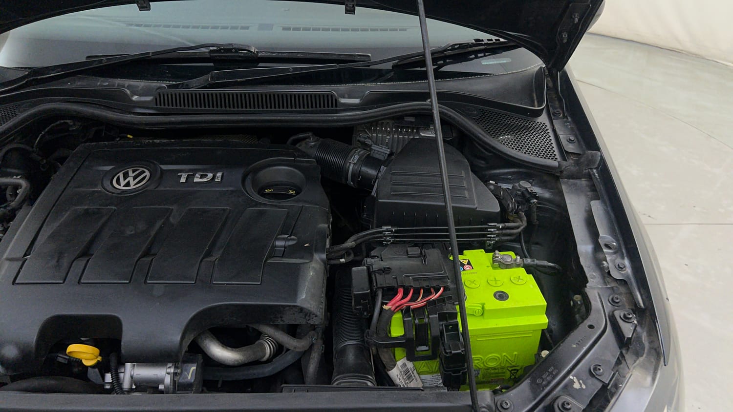 Used 2015 Volkswagen Vento Highline Diesel Diesel Manual engine ENGINE LEFT SIDE HINGE & APRON VIEW