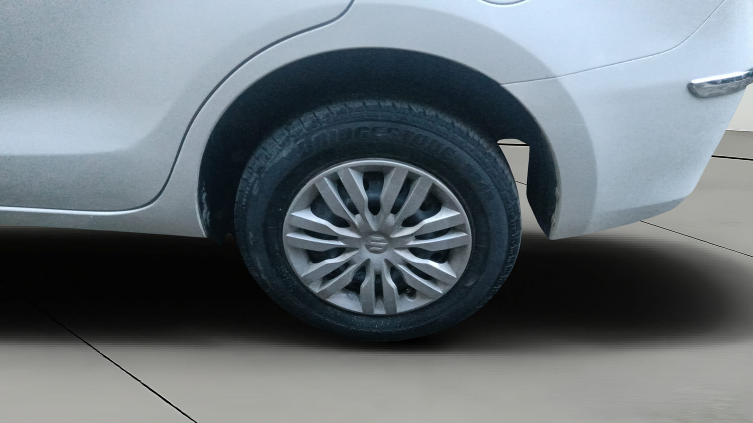 Used 2018 Maruti Suzuki Dzire VDi AMT Diesel Automatic tyres LEFT REAR TYRE RIM VIEW