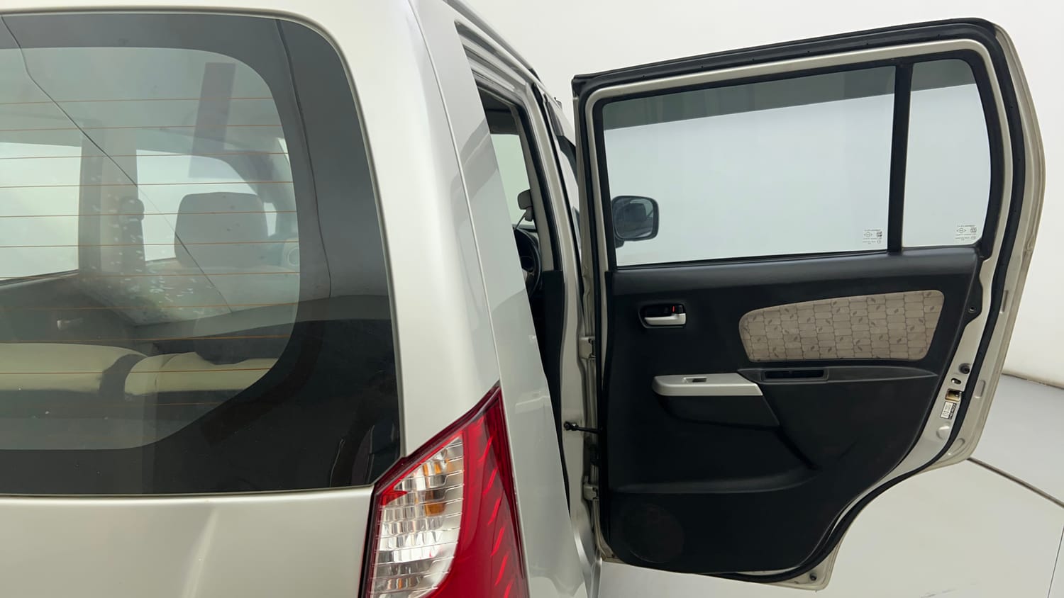 Used 2016 Maruti Suzuki Wagon R 1.0 VXI Petrol + CNG (Outside Fitted) Cng Manual interior RIGHT REAR DOOR OPEN VIEW