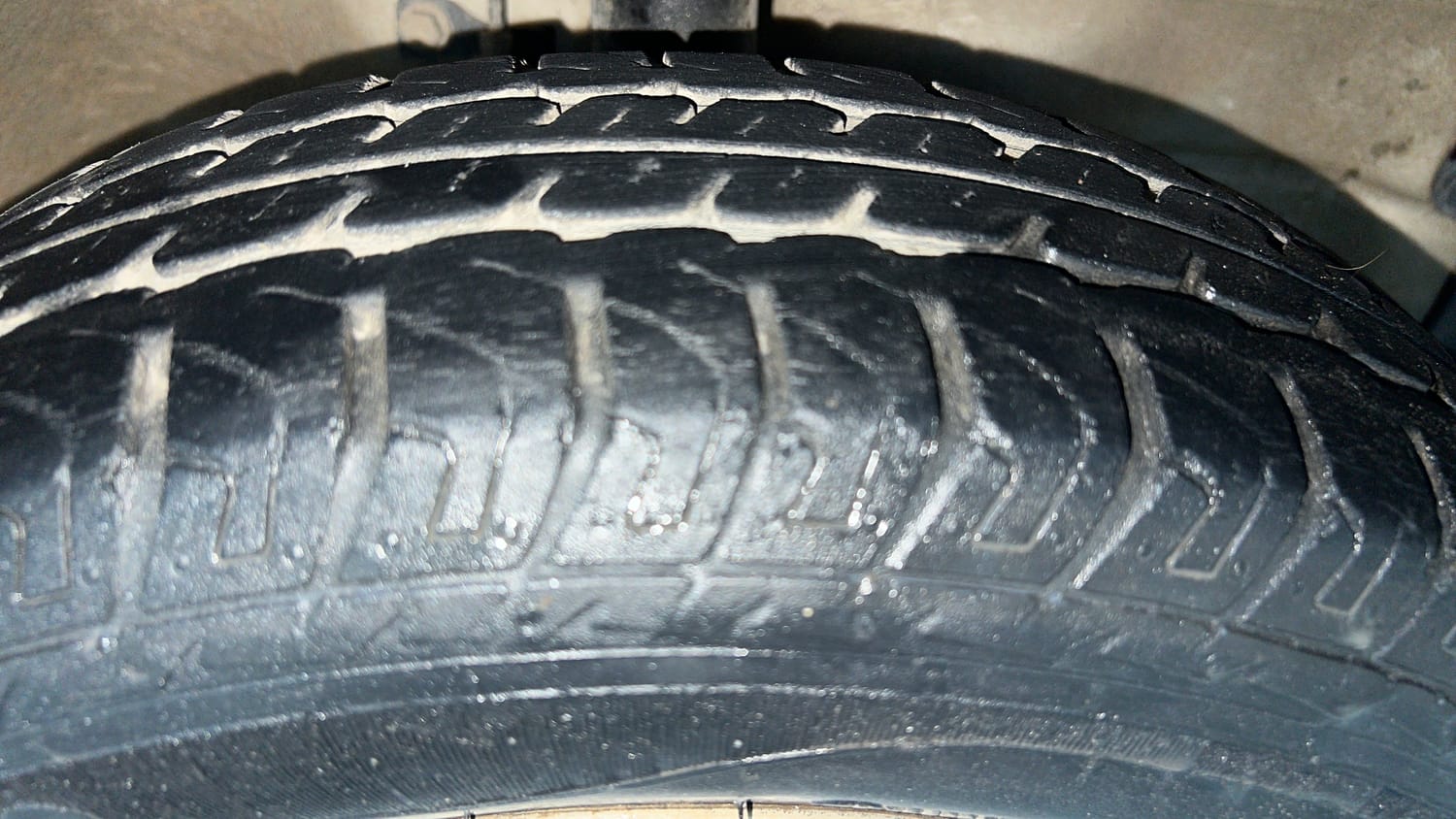 Used 2016 Maruti Suzuki Wagon R LXI Petrol Manual tyres RIGHT FRONT TYRE TREAD VIEW