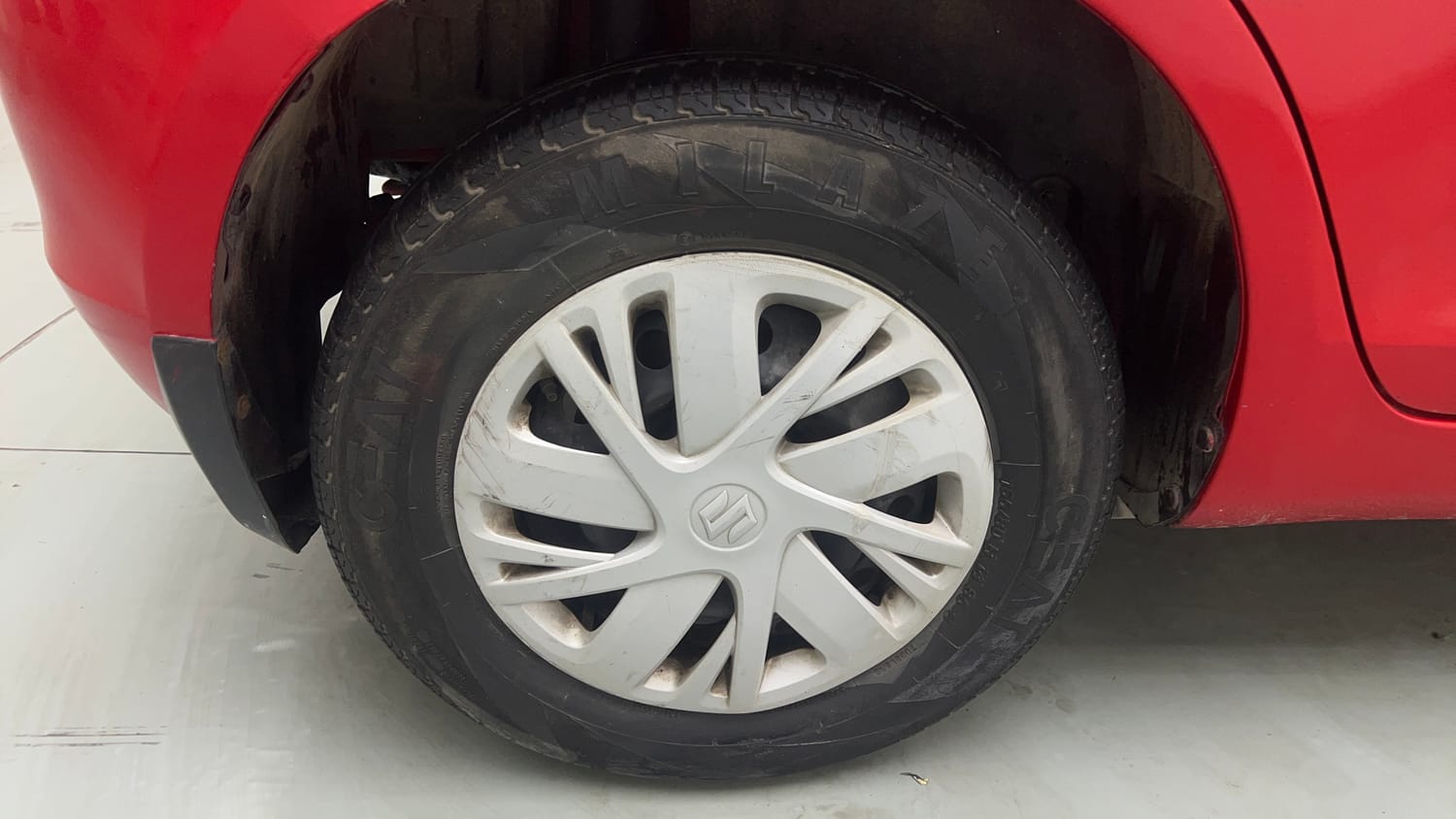 Used 2015 Maruti Suzuki Swift VXi Petrol Manual tyres RIGHT REAR TYRE RIM VIEW