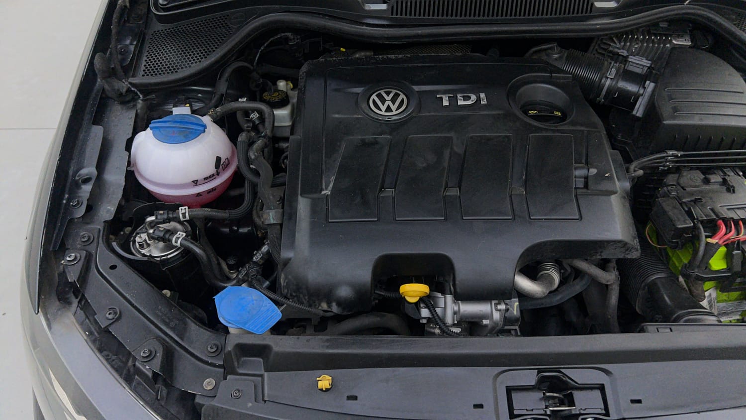 Used 2015 Volkswagen Vento Highline Diesel Diesel Manual engine ENGINE RIGHT SIDE VIEW
