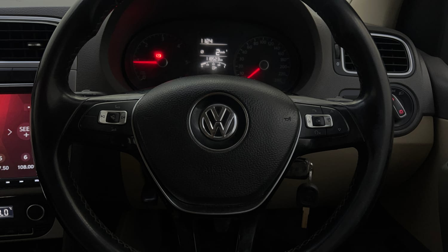 Used 2015 Volkswagen Vento Highline Diesel Diesel Manual top_features Airbags
