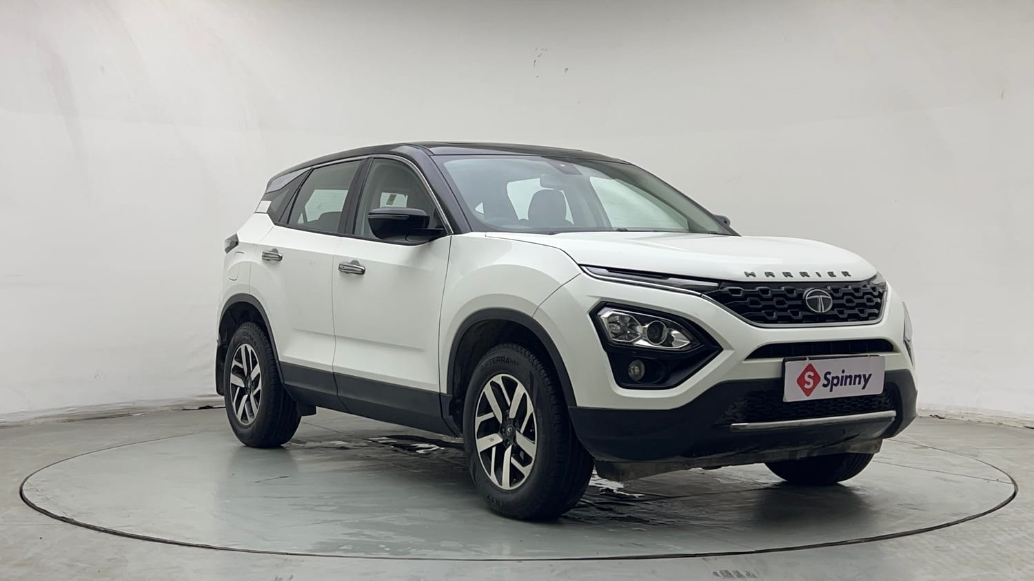 Used 2021 Tata Harrier XZA Plus Dual Tone Diesel Automatic exterior RIGHT FRONT CORNER VIEW