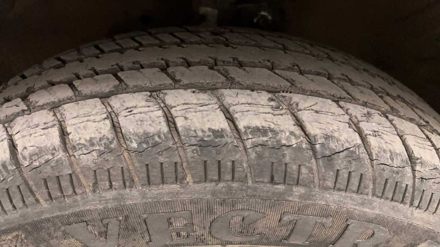 Used 2016 Maruti Suzuki Celerio ZXi AMT Petrol Automatic tyres LEFT FRONT TYRE TREAD VIEW