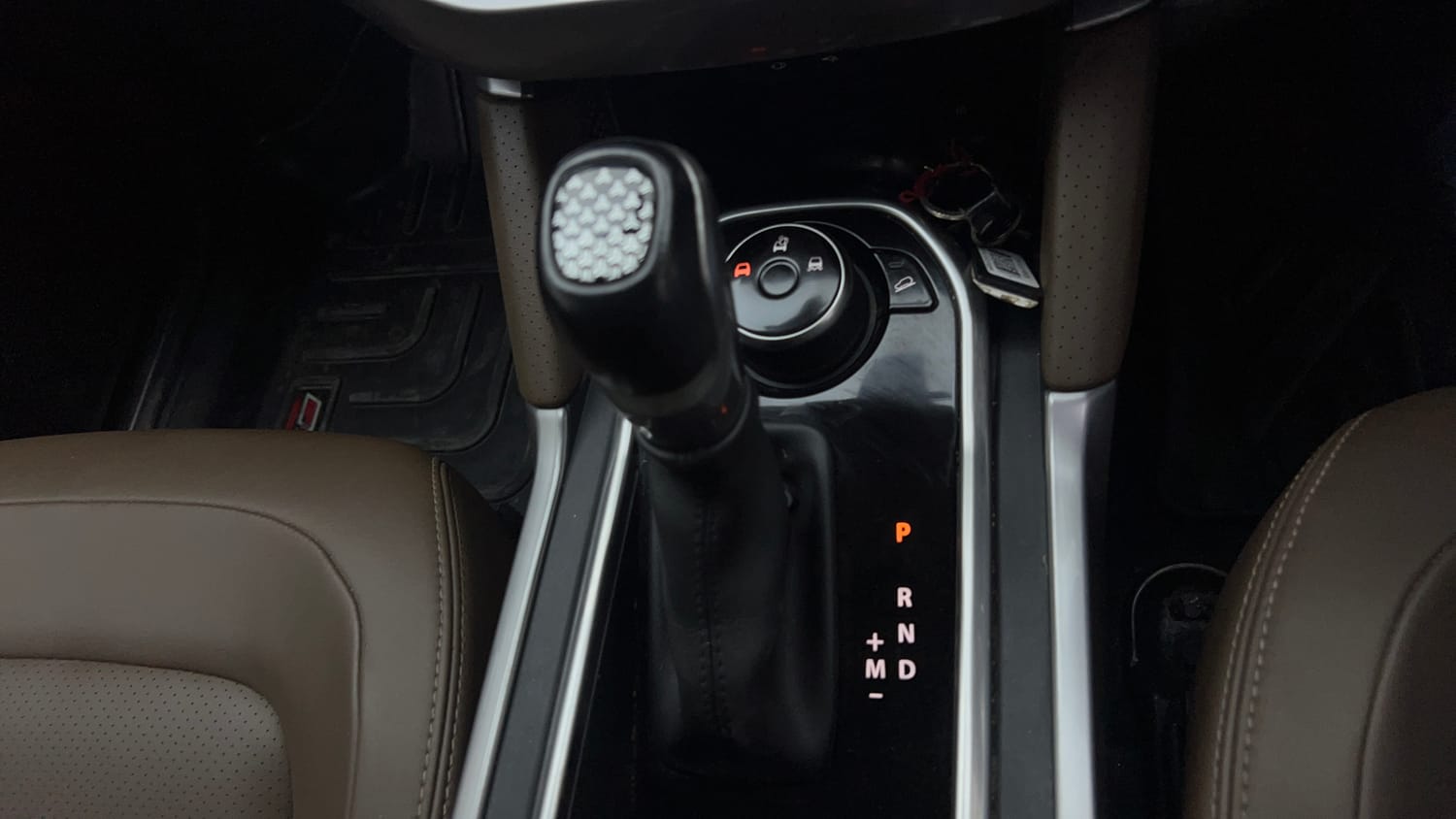 Used 2021 Tata Harrier XZA Plus Dual Tone Diesel Automatic interior GEAR  KNOB VIEW
