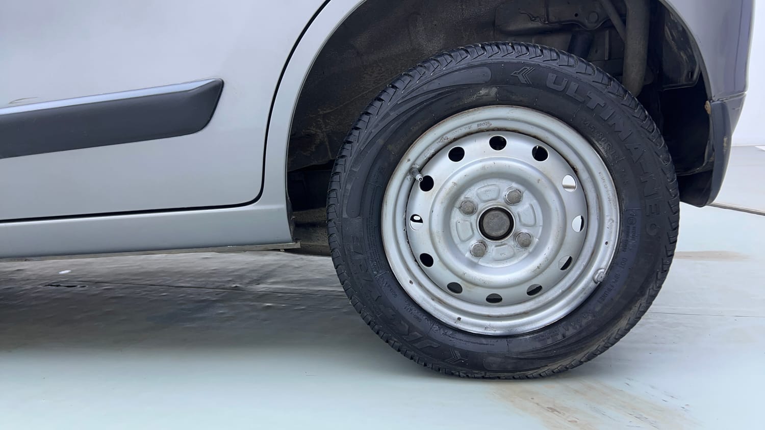 Used 2016 Maruti Suzuki Wagon R LXI CNG Cng Manual tyres LEFT REAR TYRE RIM VIEW