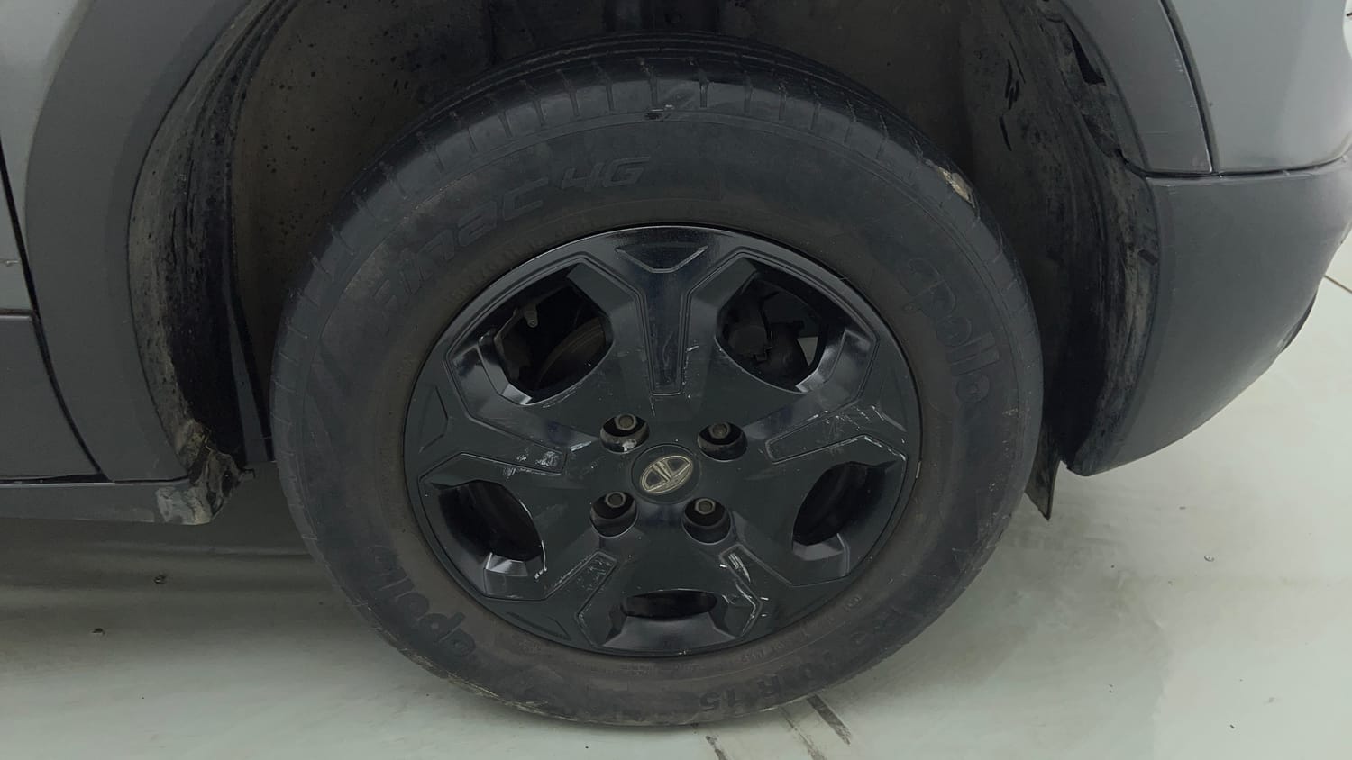 Used 2022 Tata Punch Accomplished AMT Petrol Automatic tyres RIGHT FRONT TYRE RIM VIEW
