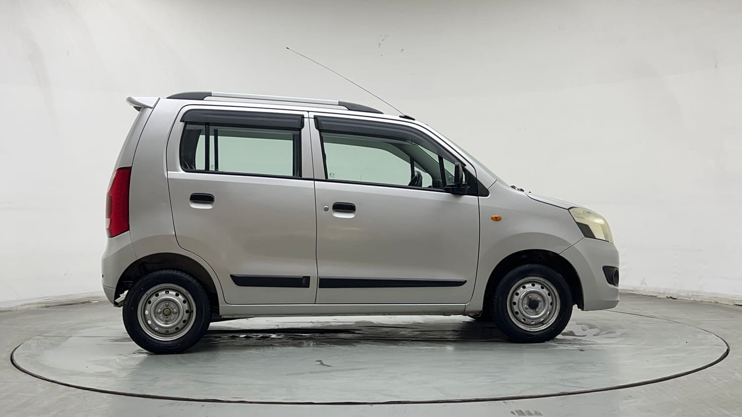 Used 2016 Maruti Suzuki Wagon R LXI Petrol Manual exterior RIGHT SIDE VIEW
